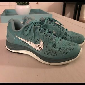 30% OFF BUNDLES women’s Nike sneakers